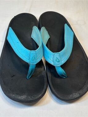 OluKai Ohana Women’s Flip Flop Beach Sandals Blue And Black Size 8